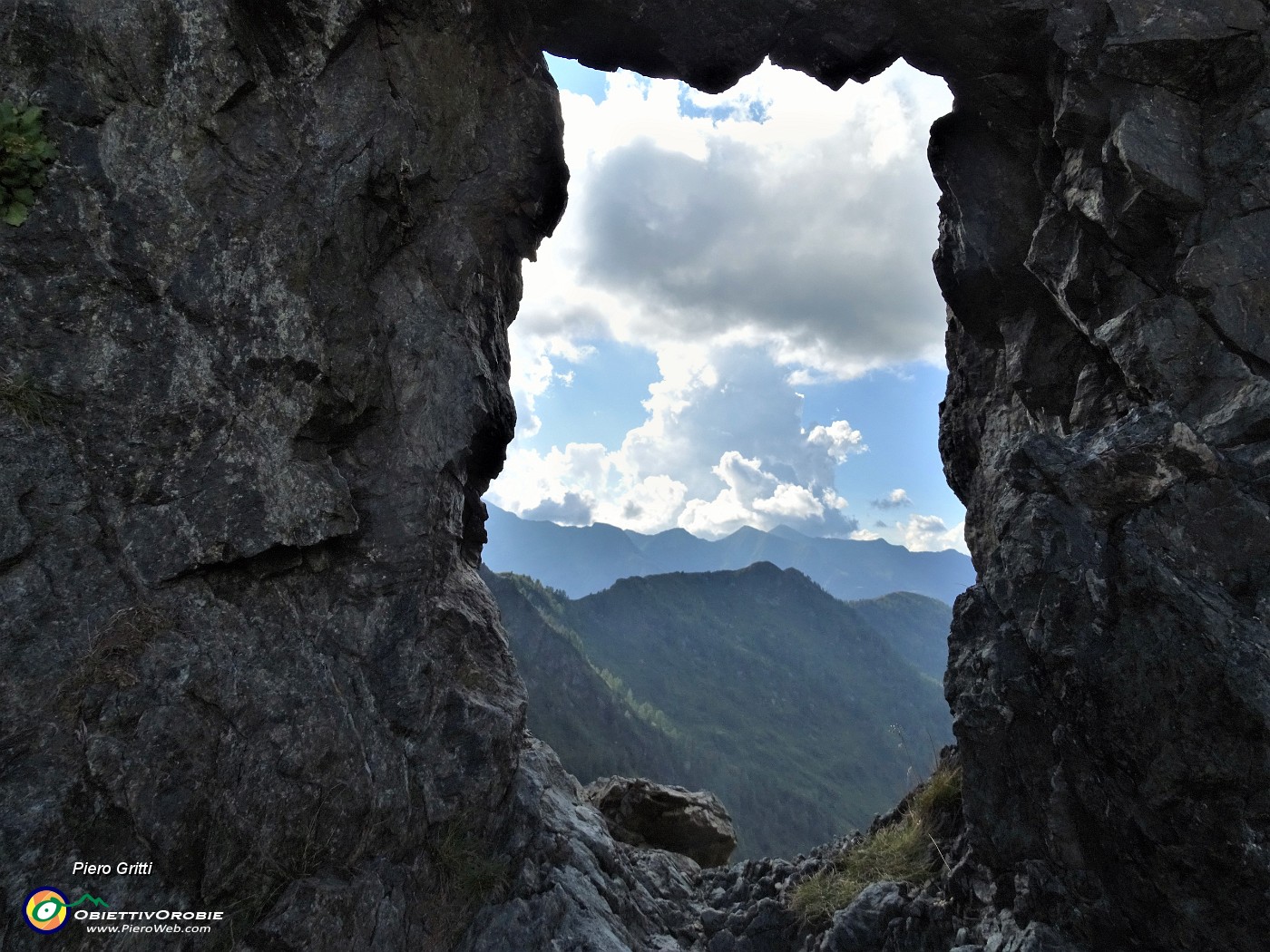 93 Passo di Verrobbio, trincee Linea Cadorna.JPG